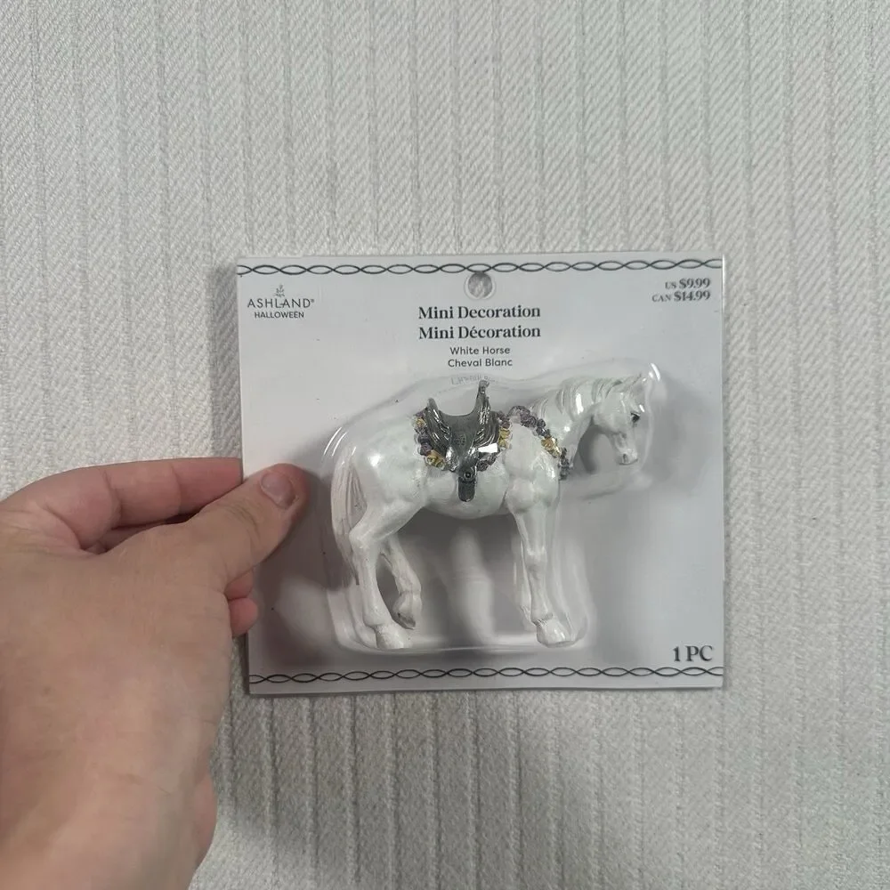 ASHLAND HALLOWEEN MINIATURES WHITE HORSE ~ NEW IN PKG 2025 FLORAL SADDLE & REIN